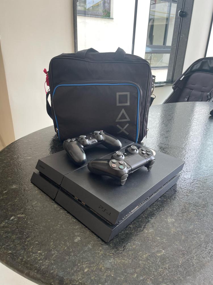 PLAYSTATION 4 C/ VÁRIOS JOGOS